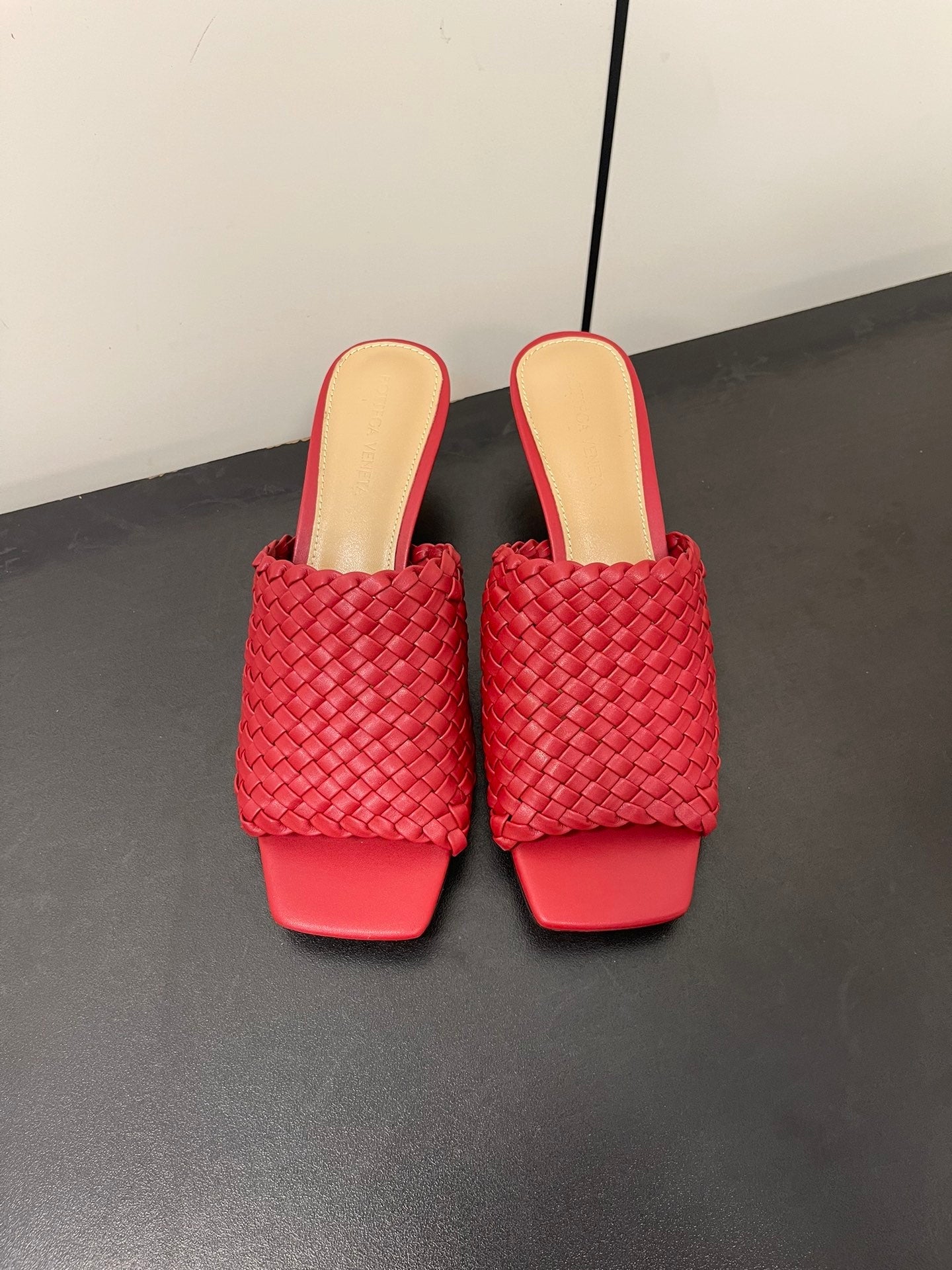 Bottega Veneta knot mule 55 burgundy lambskin