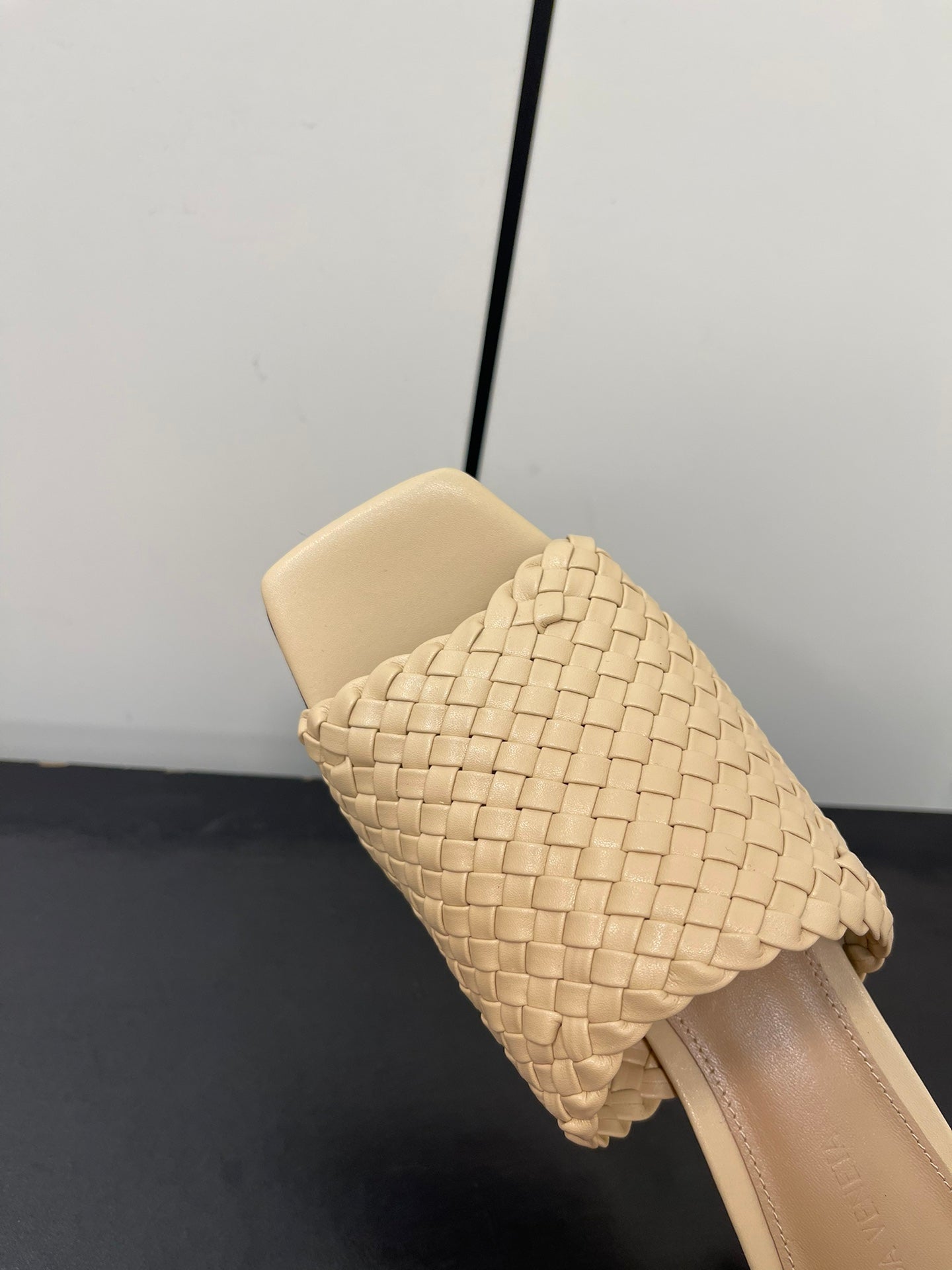 Bottega Veneta knot mule 55 beige lambskin