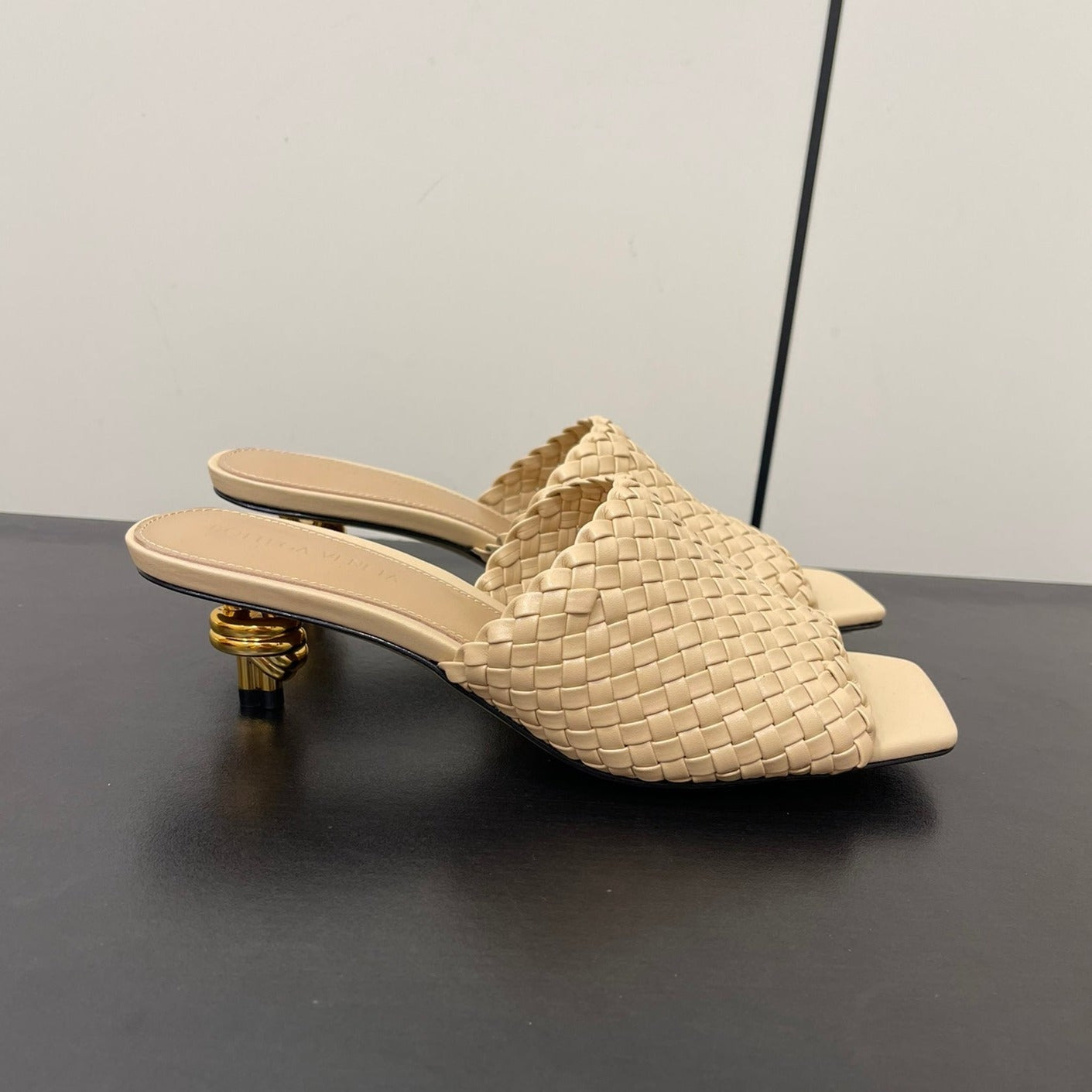 Bottega Veneta knot mule 55 beige lambskin
