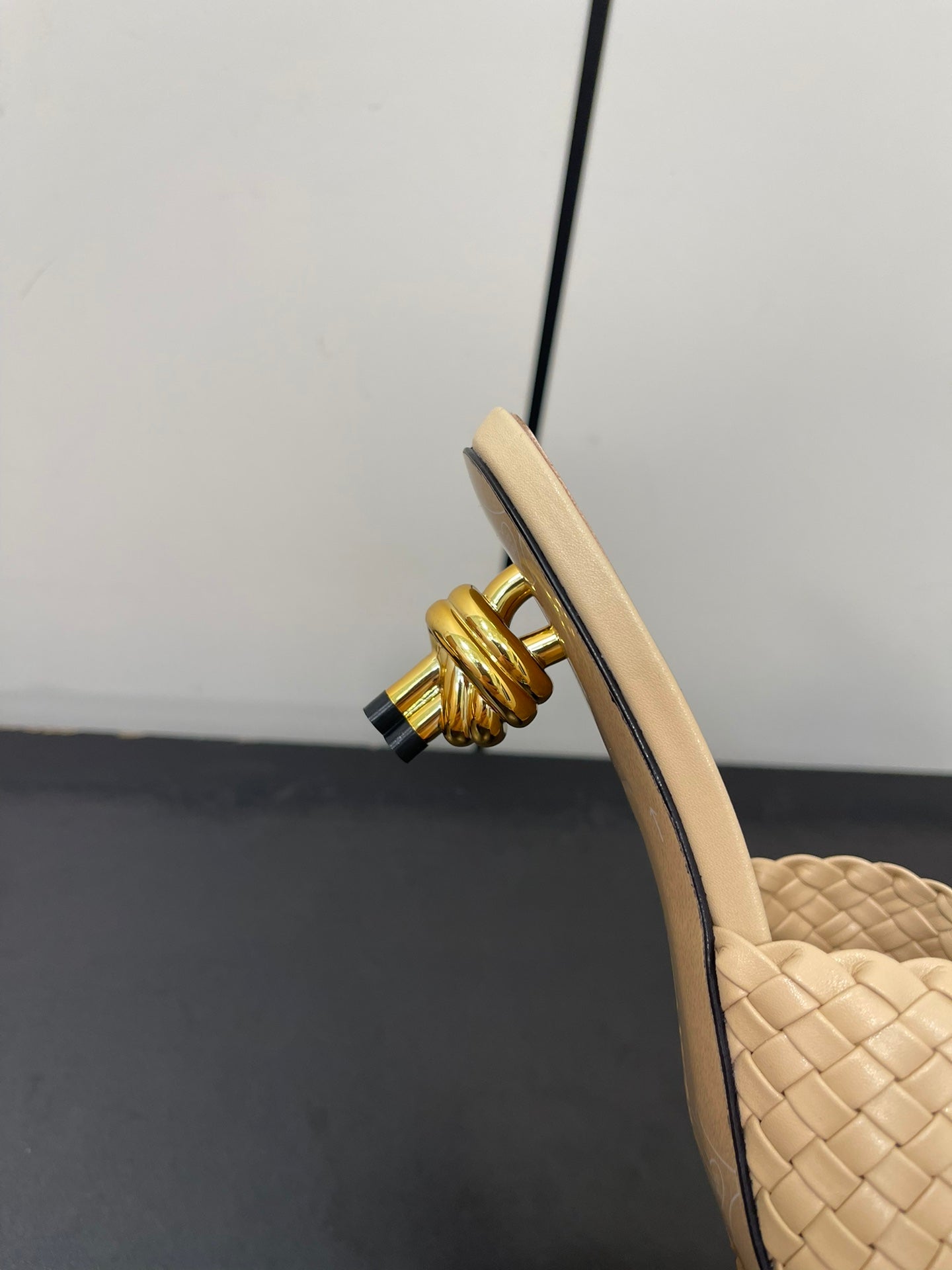 Bottega Veneta knot mule 55 beige lambskin