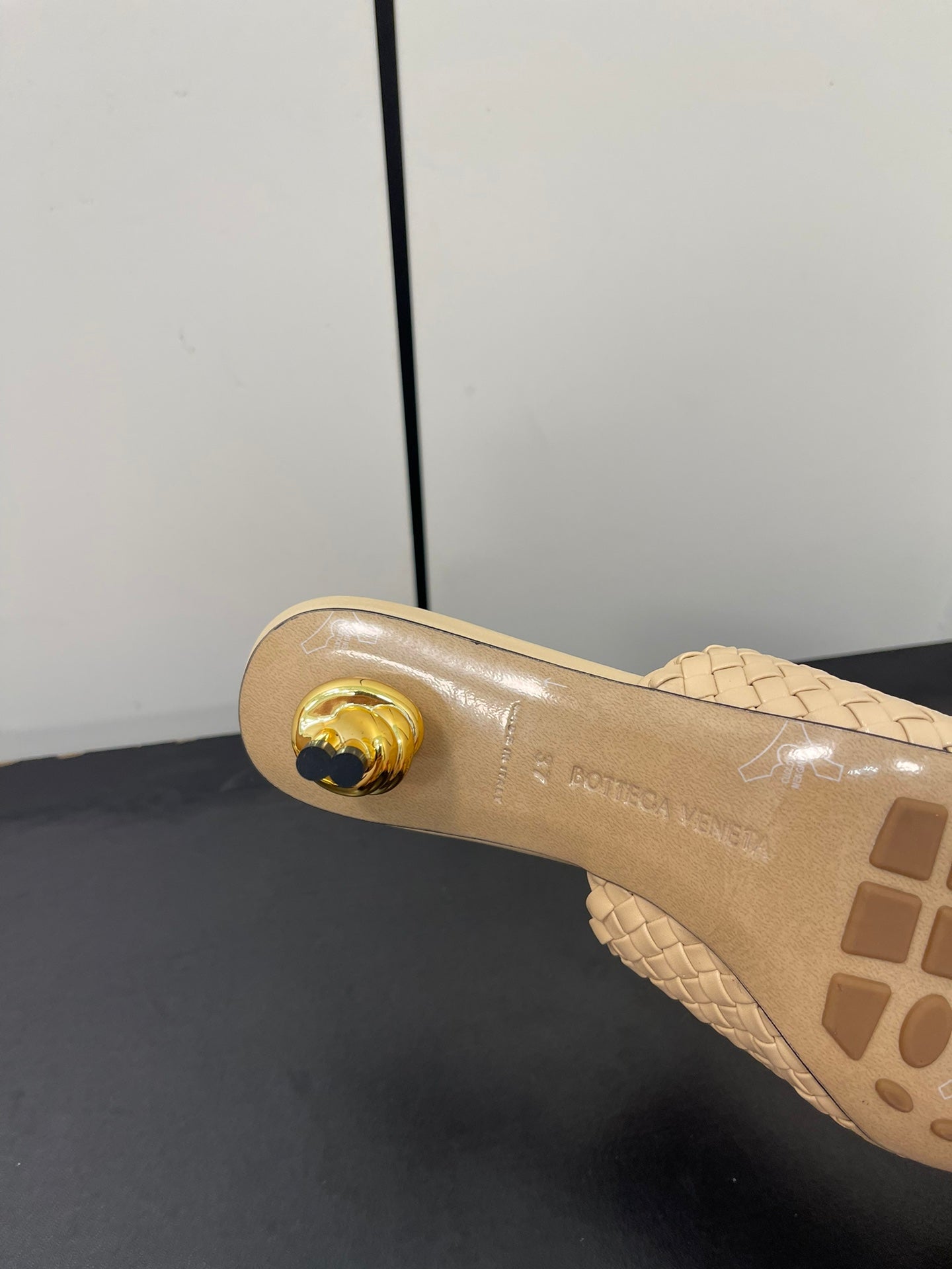 Bottega Veneta knot mule 55 beige lambskin