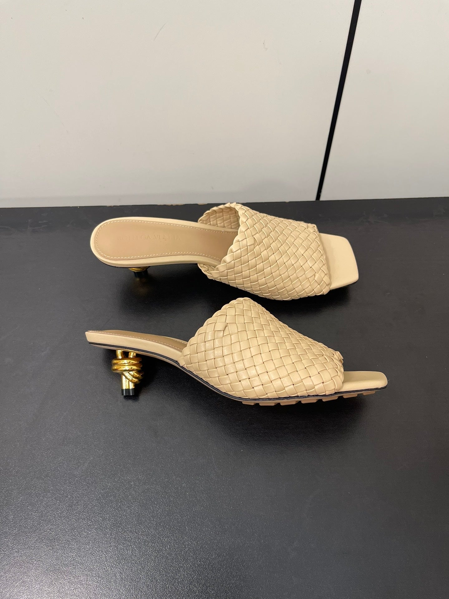 Bottega Veneta knot mule 55 beige lambskin