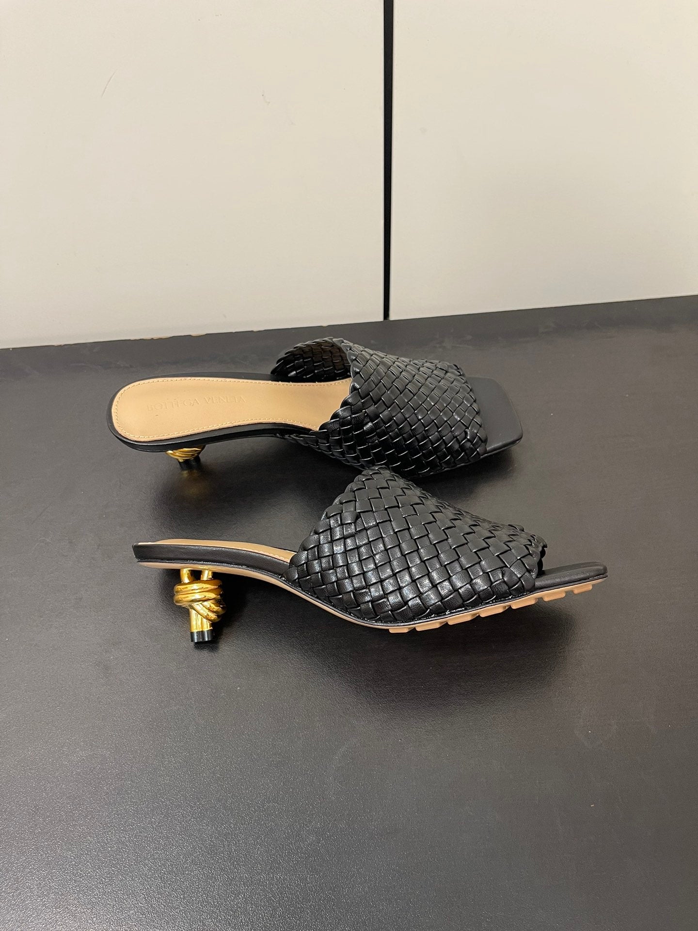 Bottega Veneta knot mule 55 black lambskin