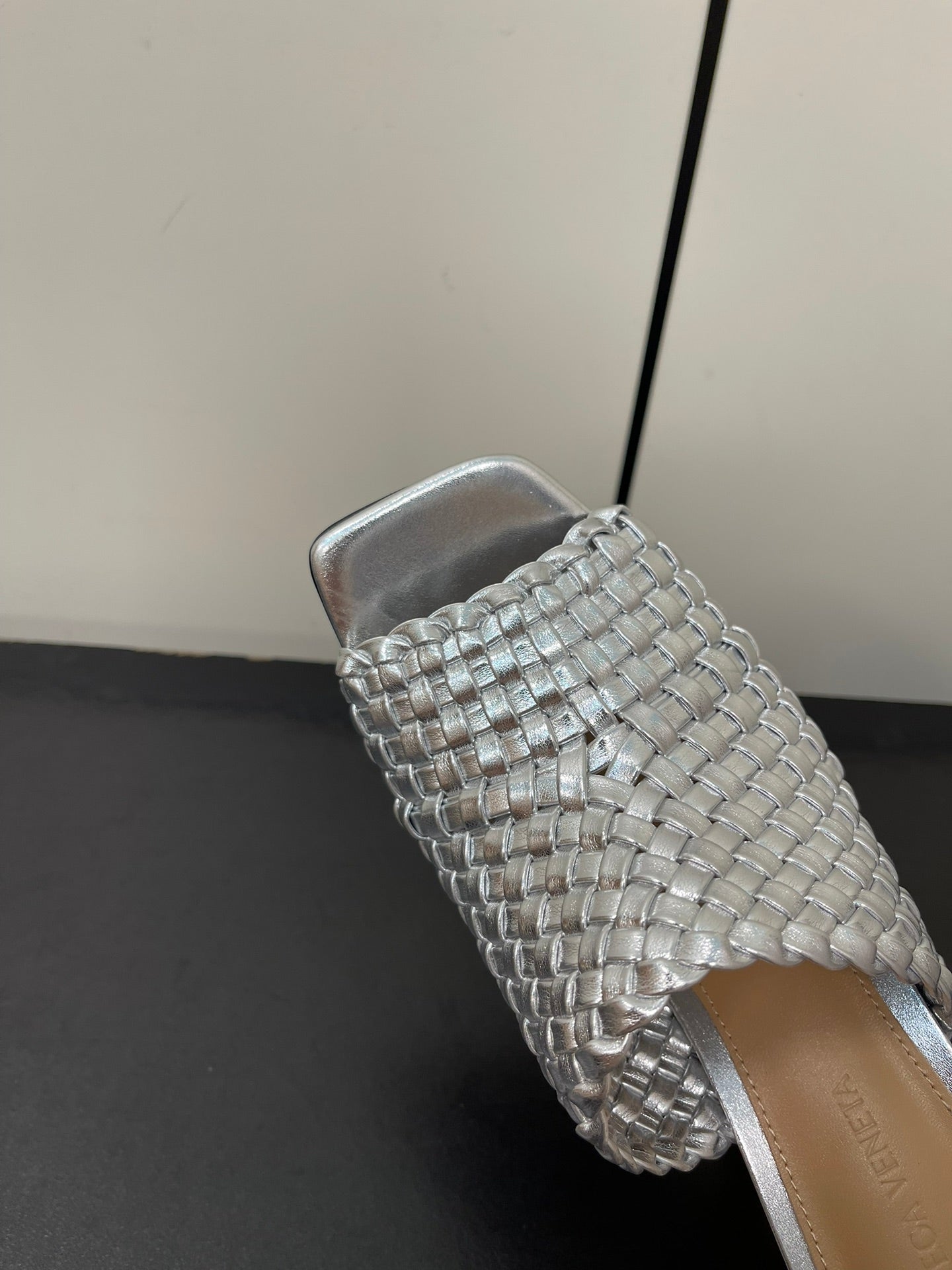Bottega Veneta knot mule 95 silver metalic lambskin