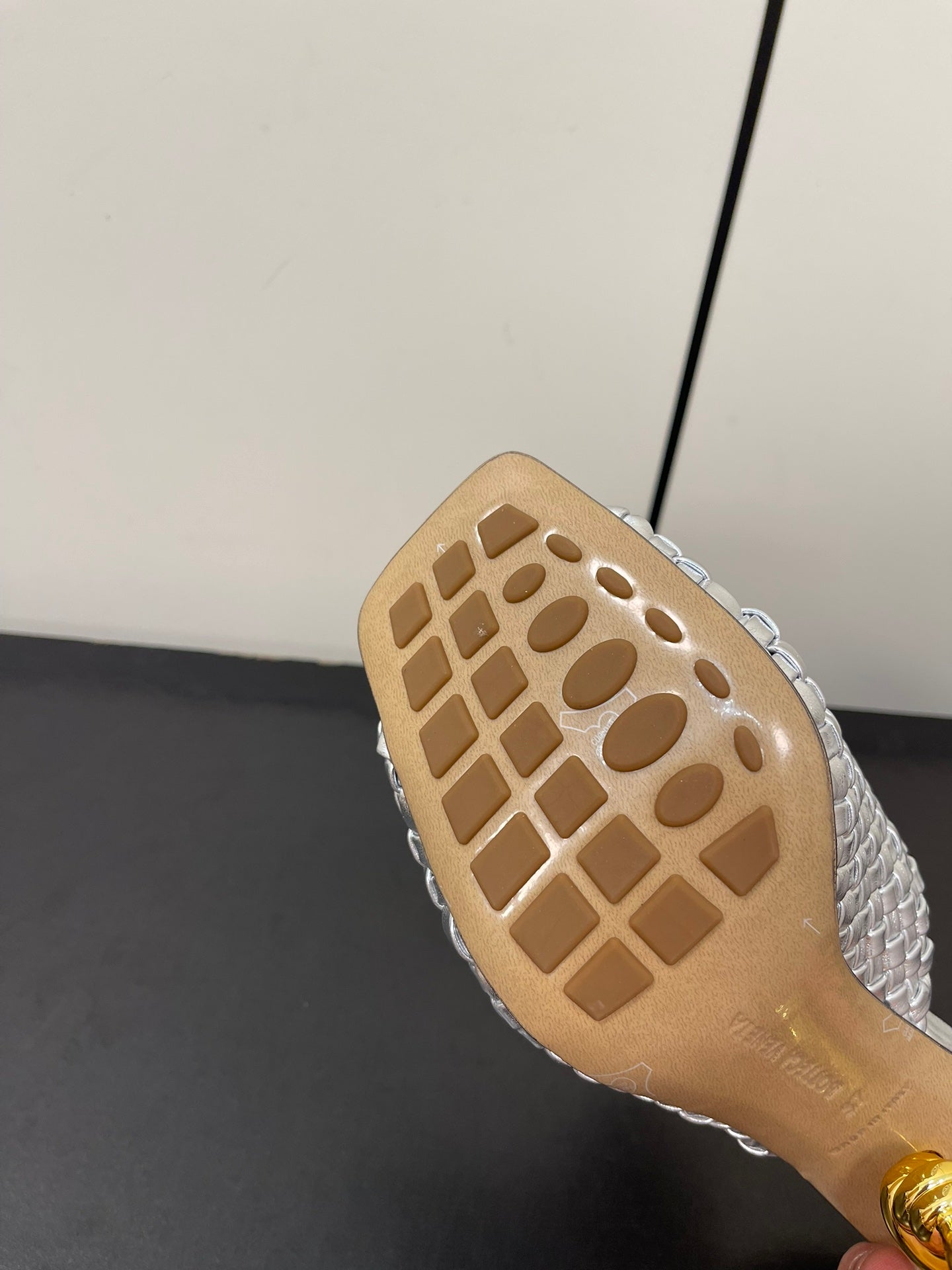 Bottega Veneta knot mule 95 silver metalic lambskin