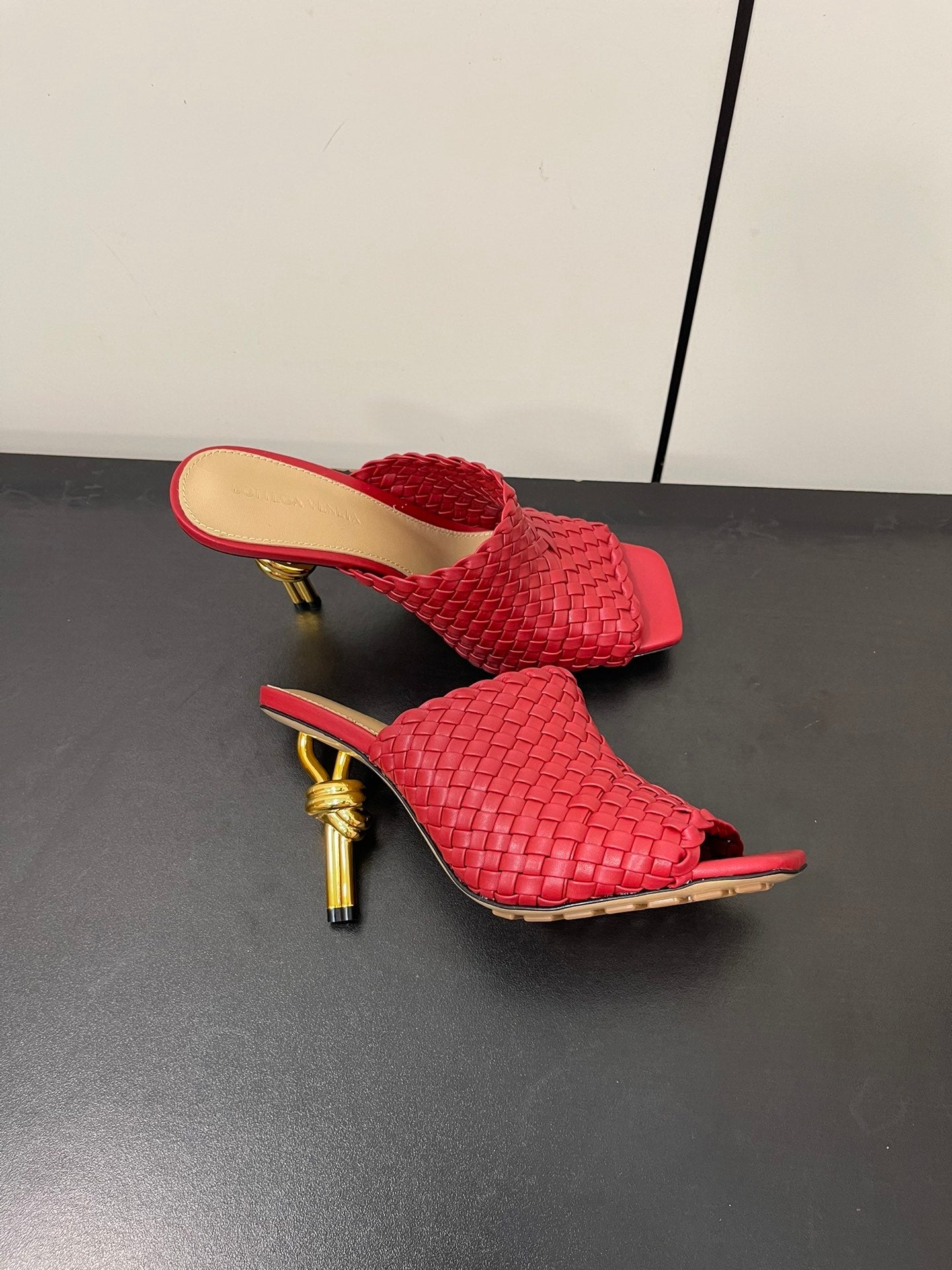 Bottega Veneta knot mule 95 burgundy lambskin