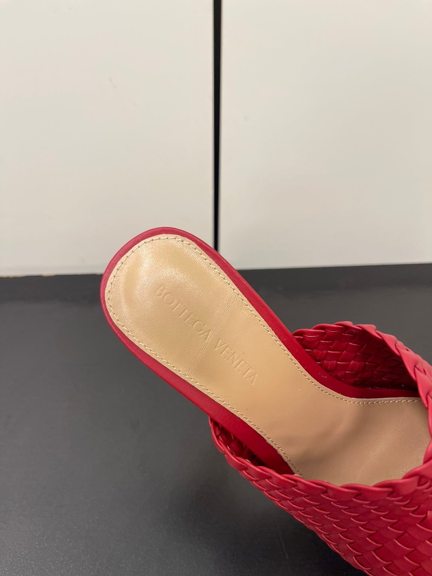 Bottega Veneta knot mule 95 burgundy lambskin