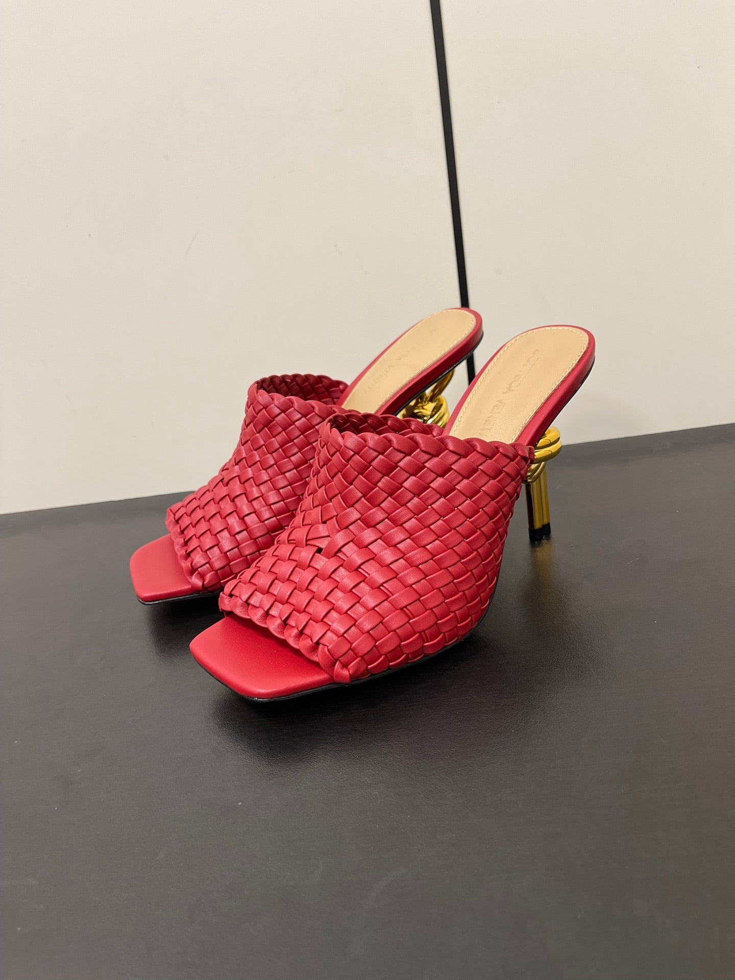 Bottega Veneta knot mule 95 burgundy lambskin