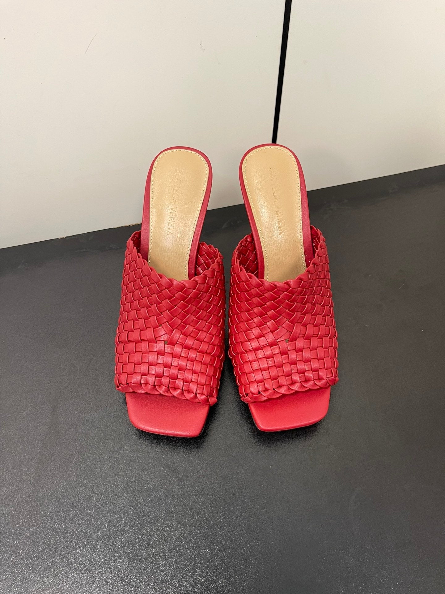 Bottega Veneta knot mule 95 burgundy lambskin