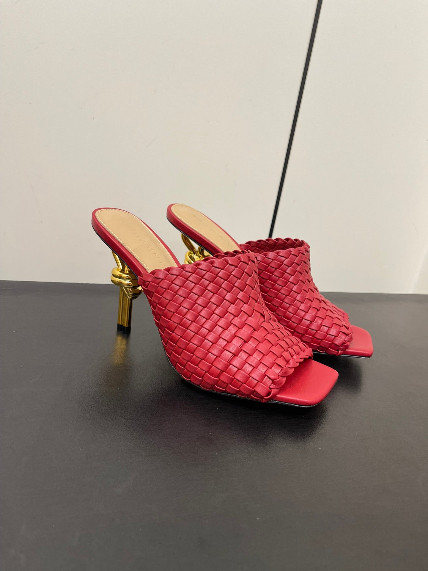 Bottega Veneta knot mule 95 burgundy lambskin