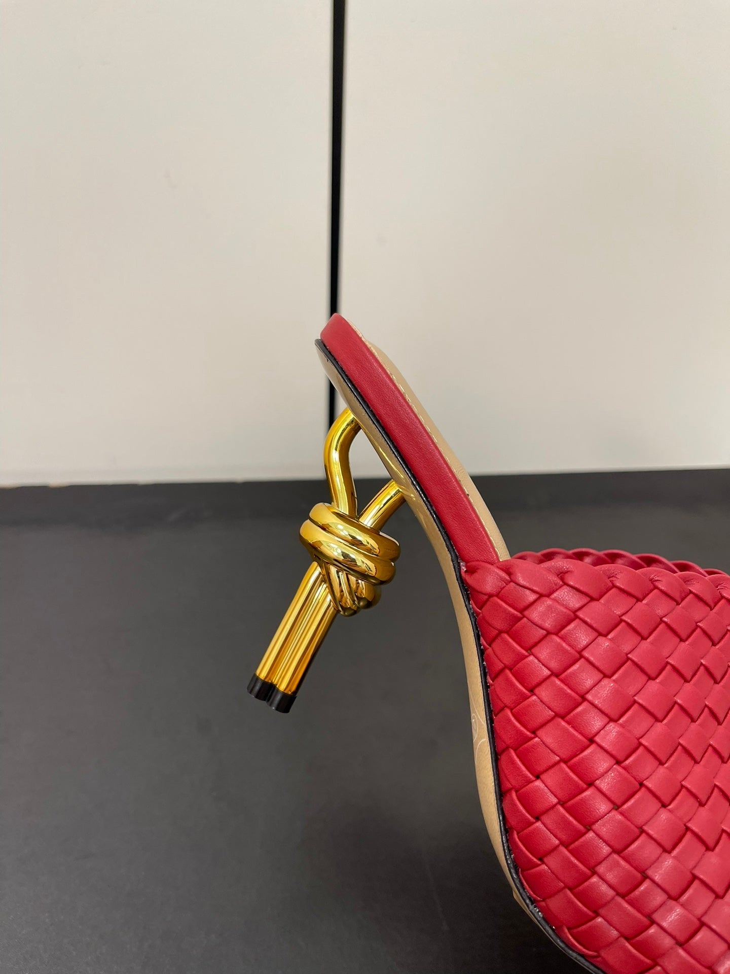 Bottega Veneta knot mule 95 burgundy lambskin