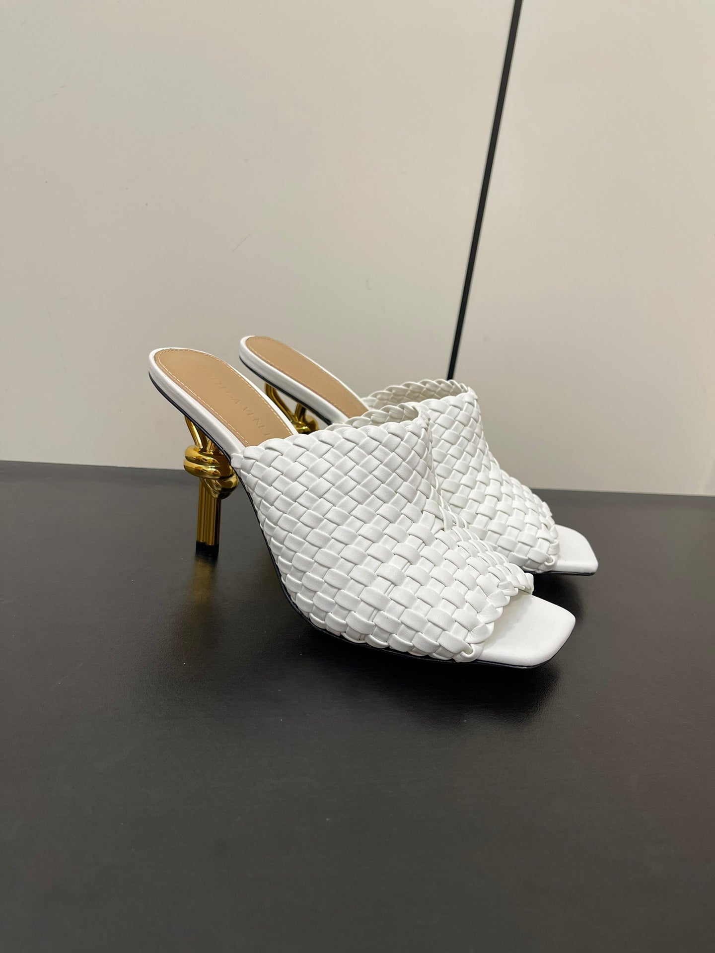 Bottega Veneta knot mule 95 white lambskin