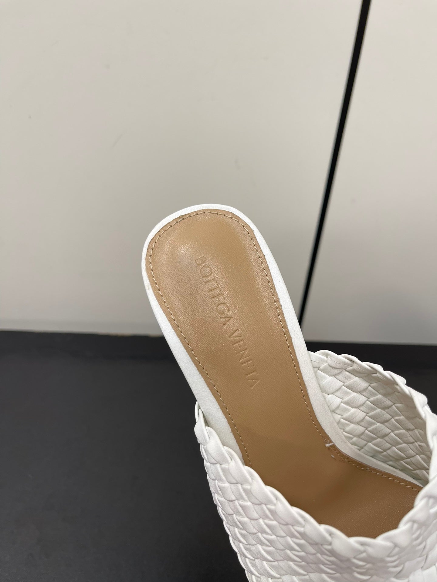 Bottega Veneta knot mule 95 white lambskin