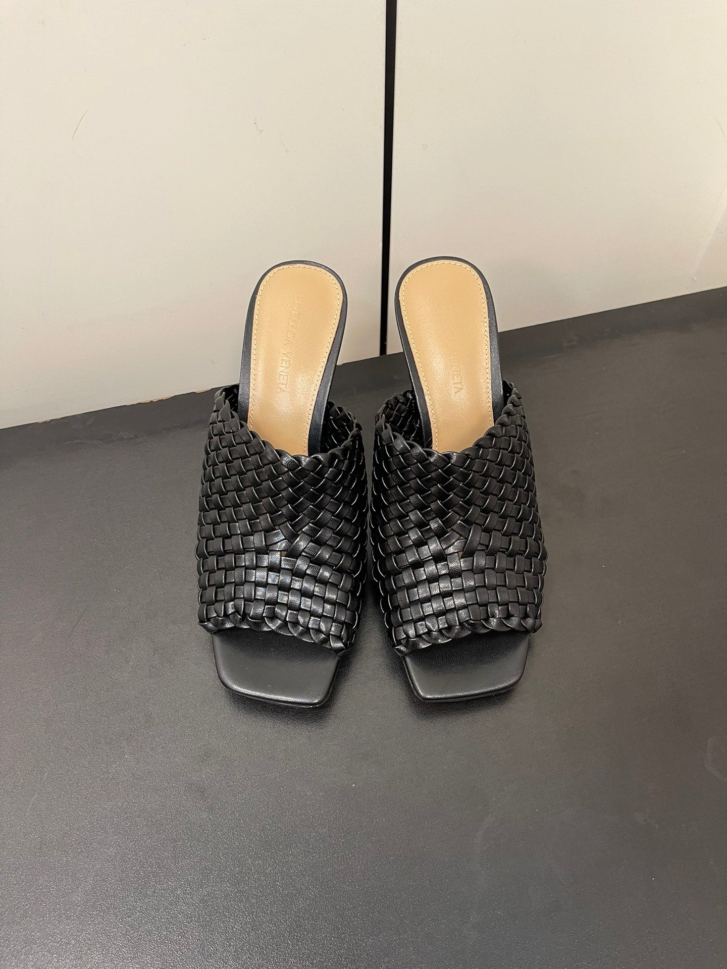 Bottega Veneta knot mule 95 black lambskin