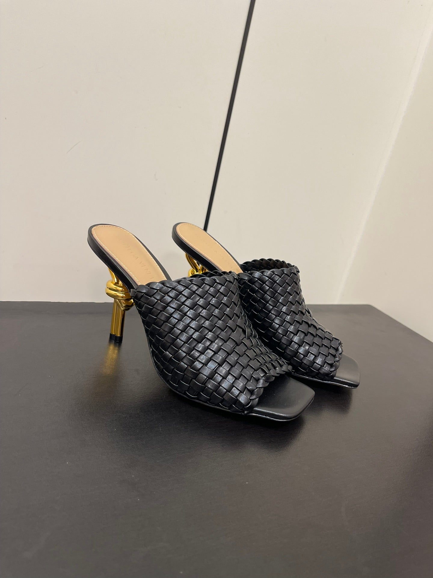 Bottega Veneta knot mule 95 black lambskin