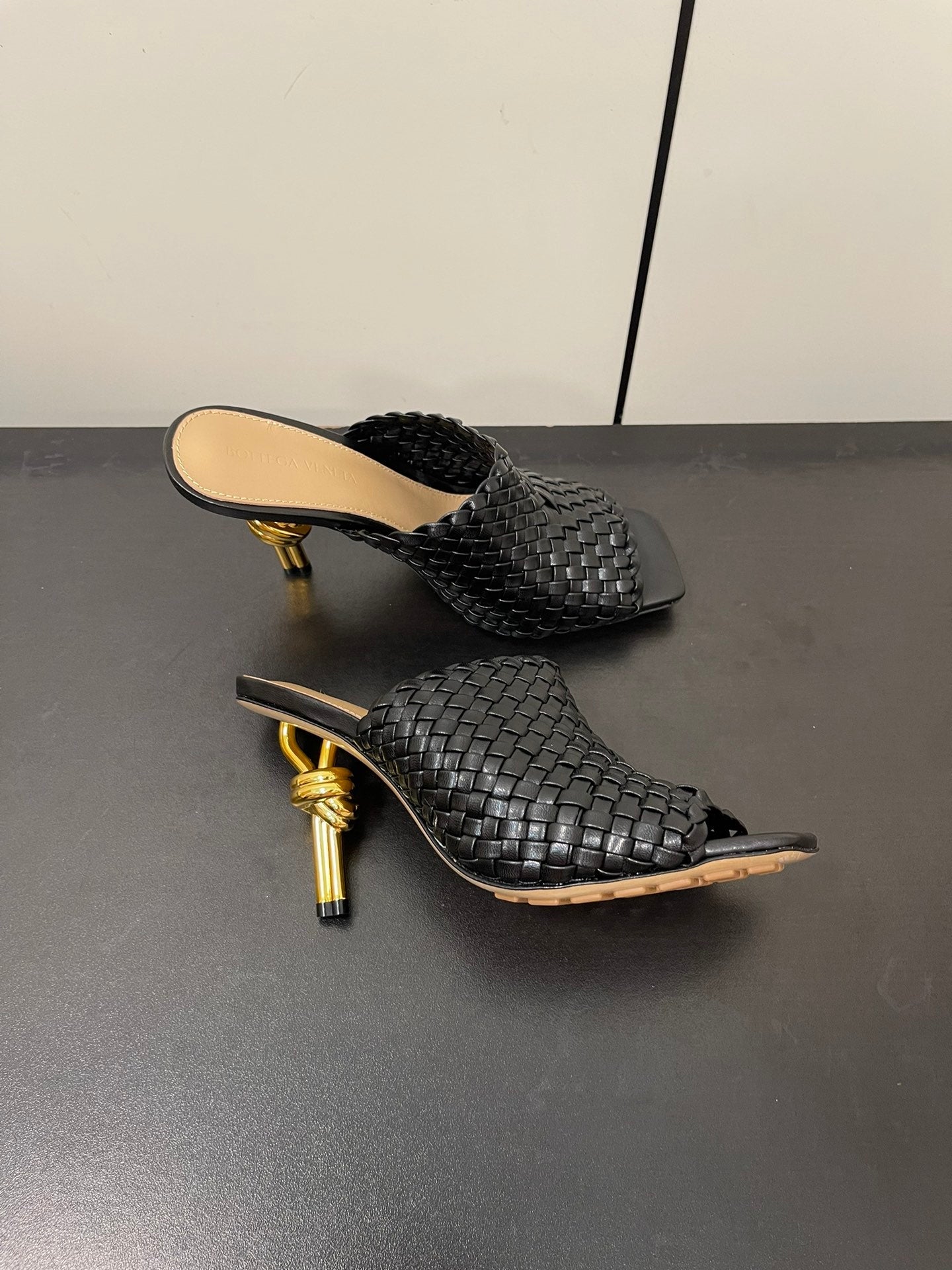 Bottega Veneta knot mule 95 black lambskin