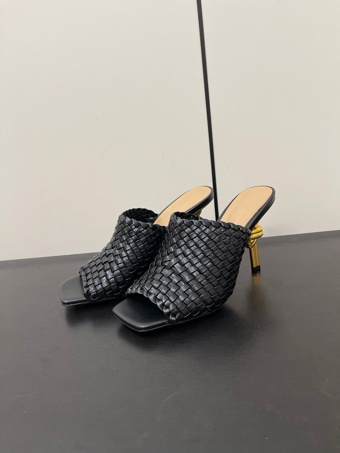 Bottega Veneta knot mule 95 black lambskin