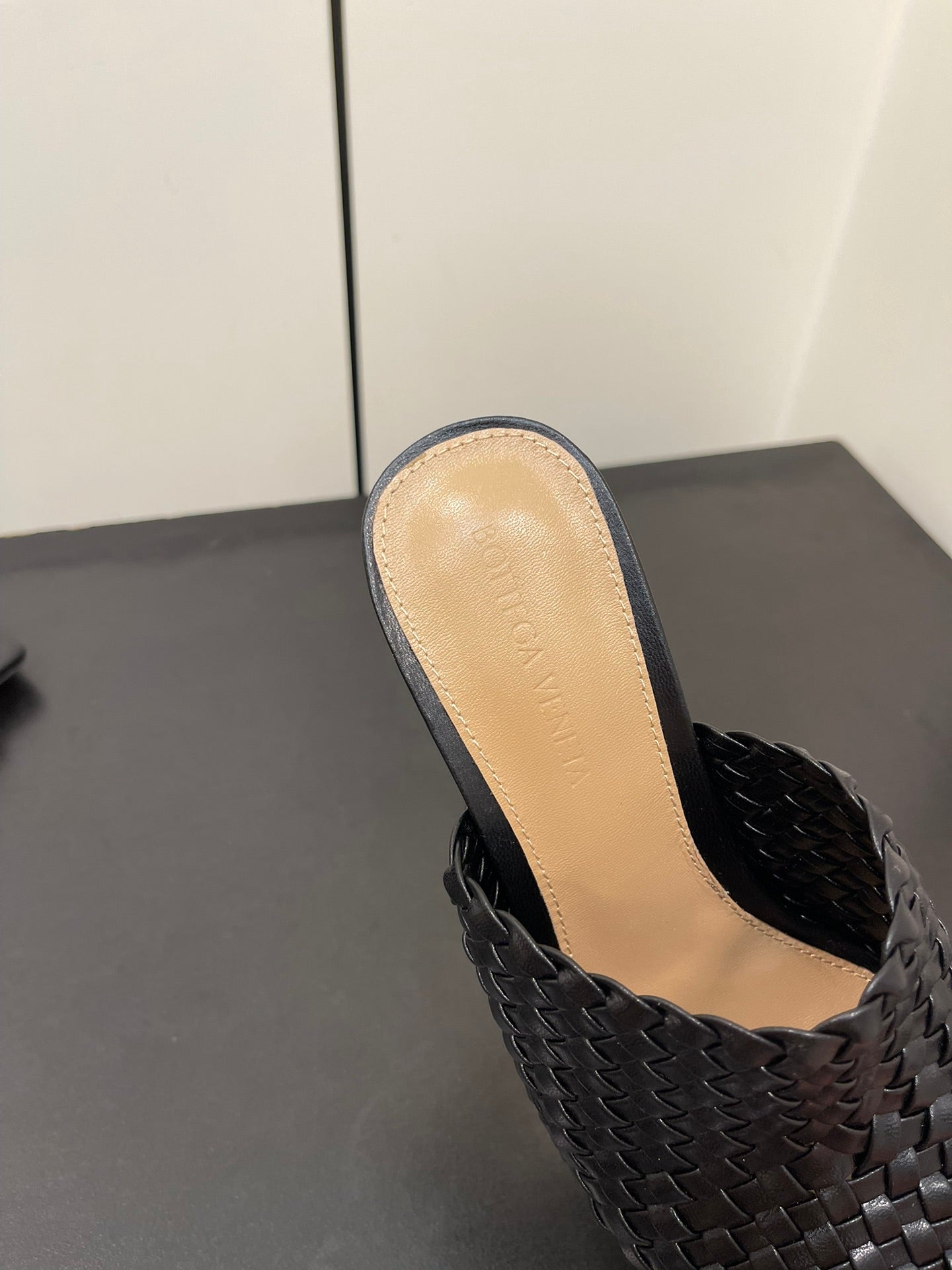 Bottega Veneta knot mule 95 black lambskin