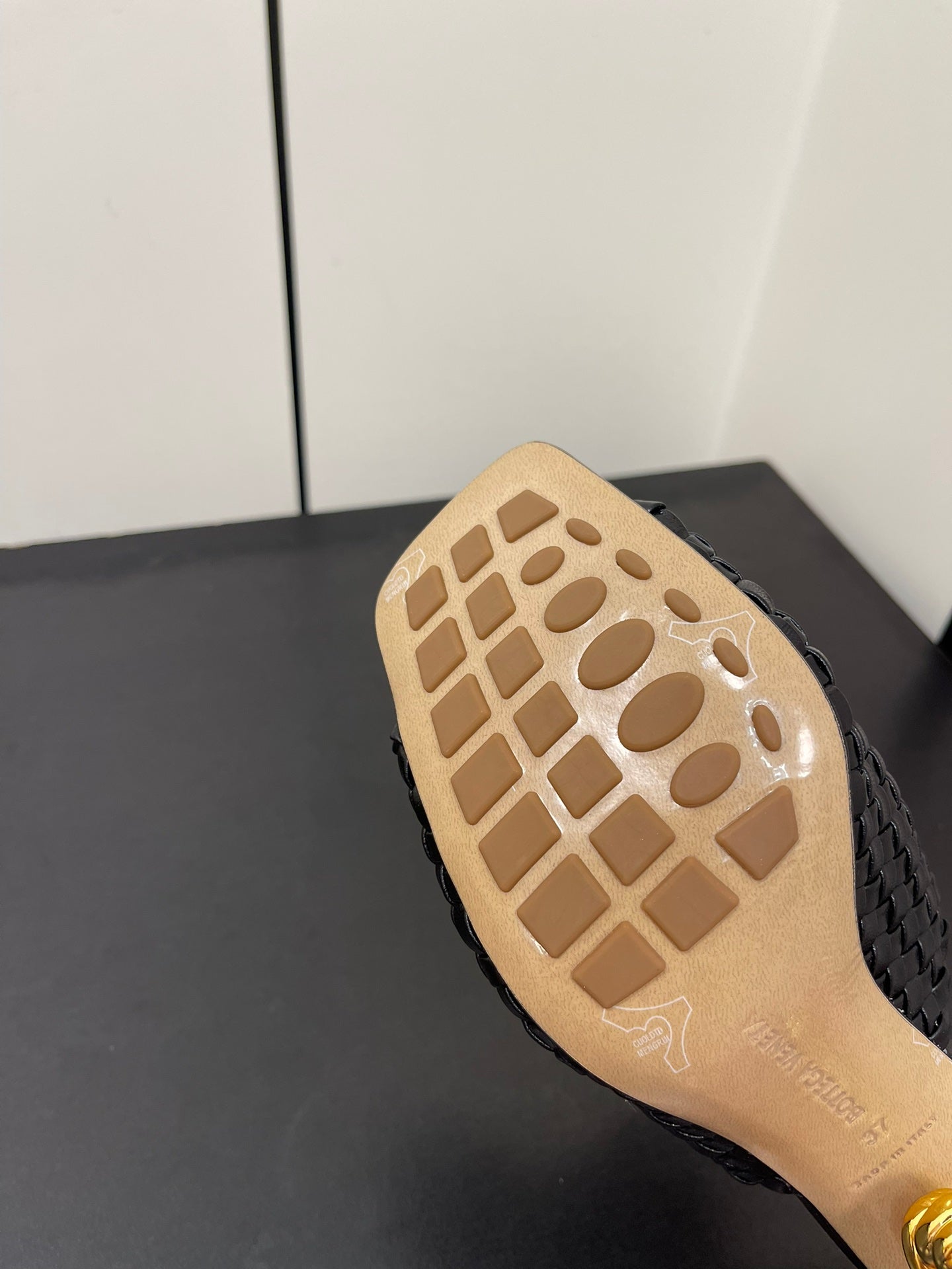 Bottega Veneta knot mule 95 black lambskin