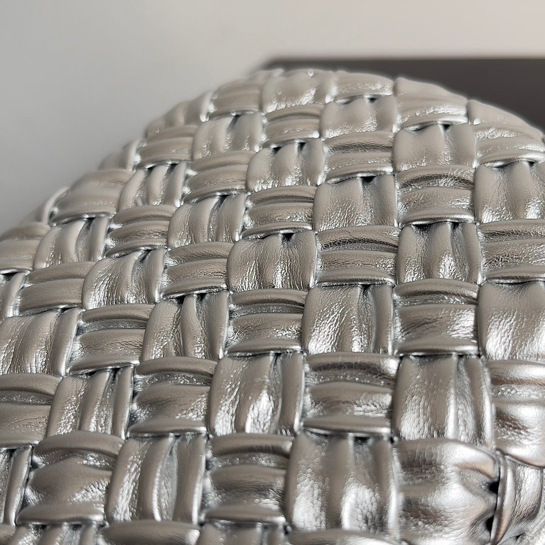 Bottega Veneta CLASSIC KNOT 20 IN SILVER LAMBSKIN