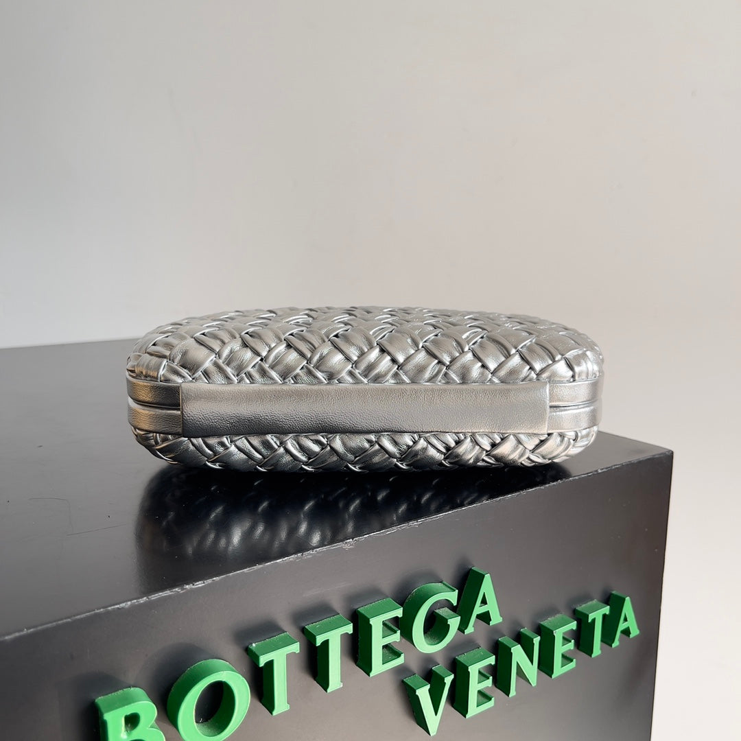 Bottega Veneta CLASSIC KNOT 20 IN SILVER LAMBSKIN