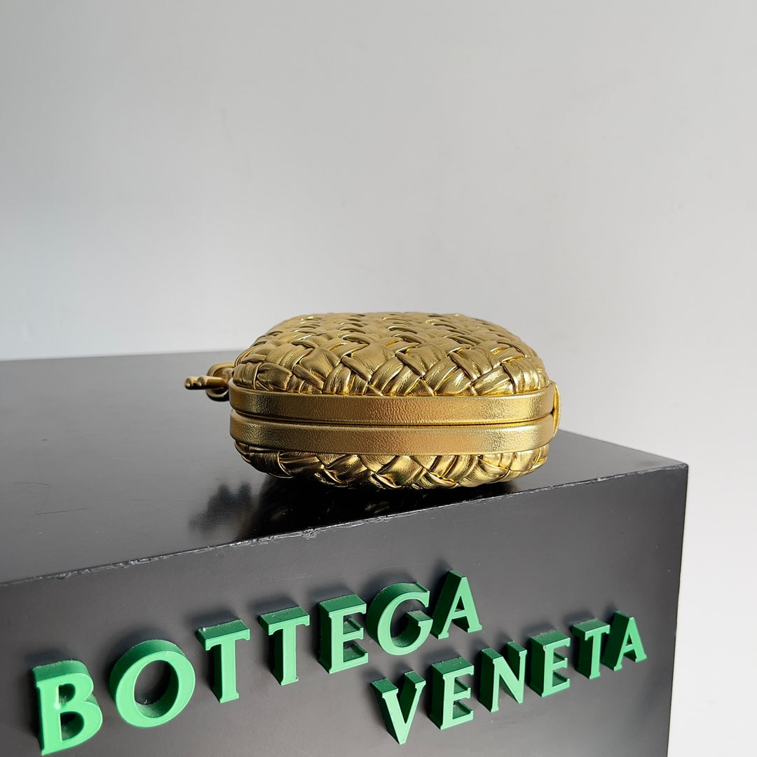 Bottega Veneta CLASSIC KNOT 20 IN GOLDEN LAMBSKIN