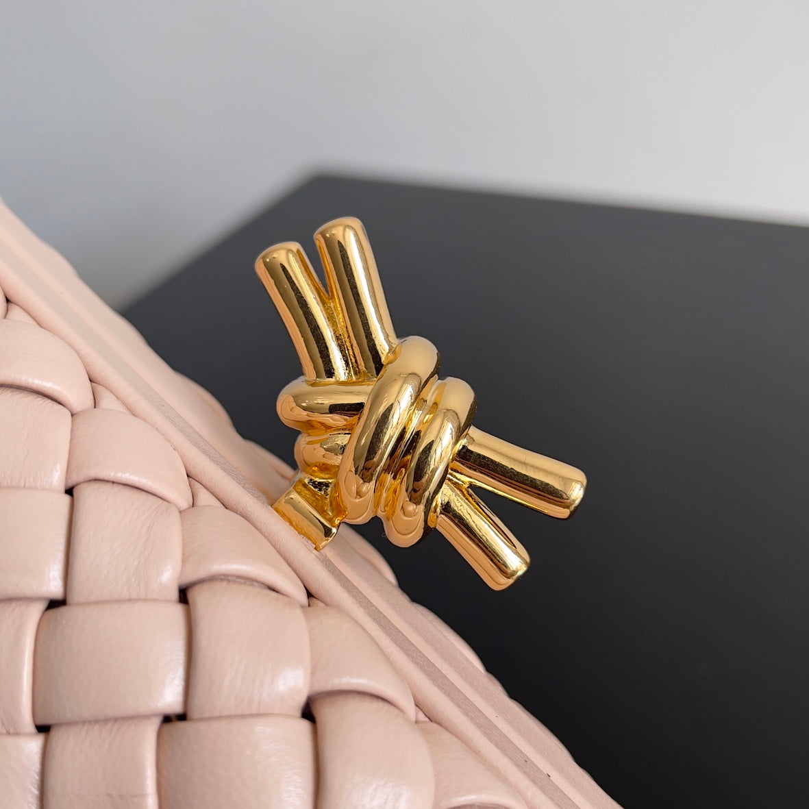 Bottega Veneta CLASSIC KNOT 20 IN LOTUS LAMBSKIN