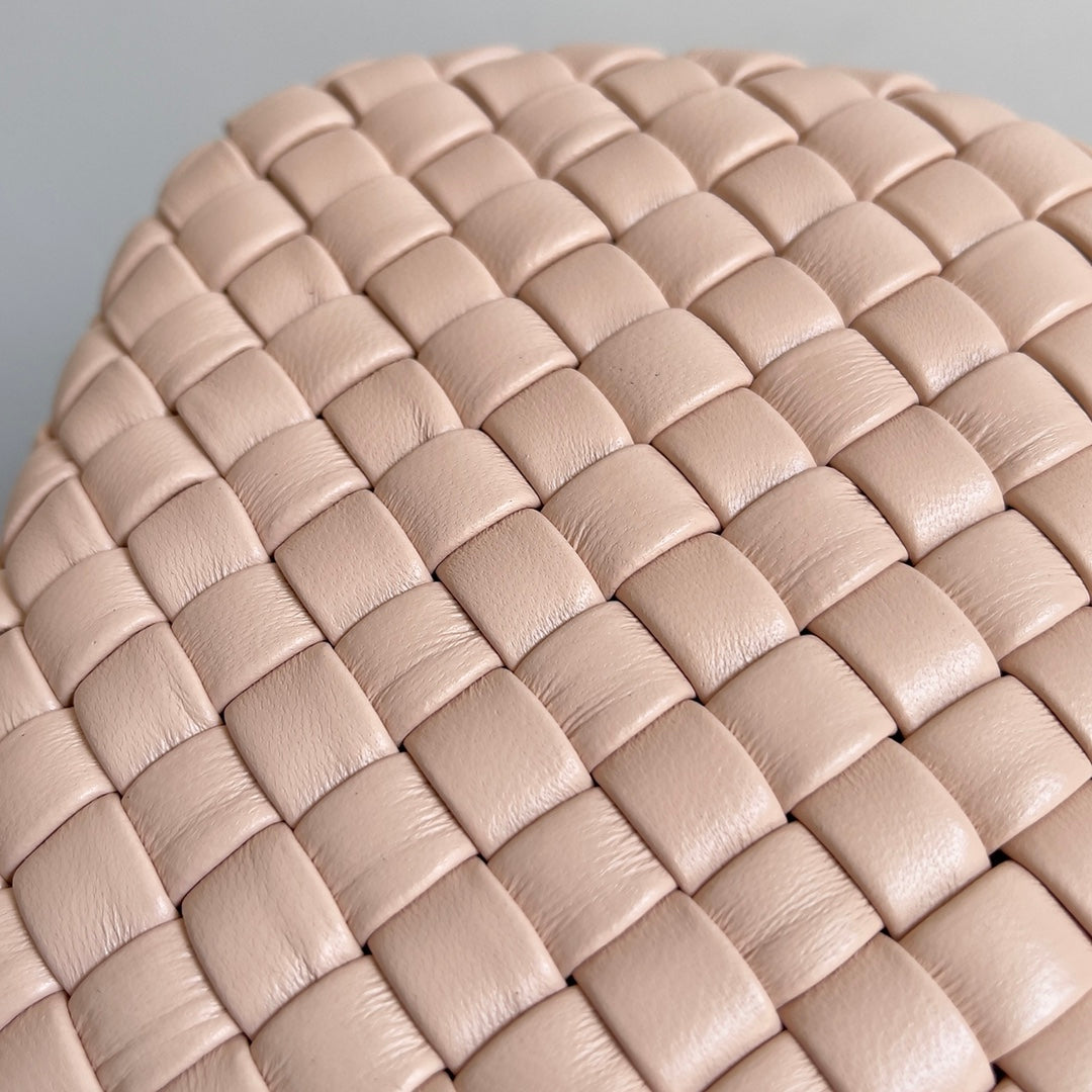 Bottega Veneta CLASSIC KNOT 20 IN LOTUS LAMBSKIN