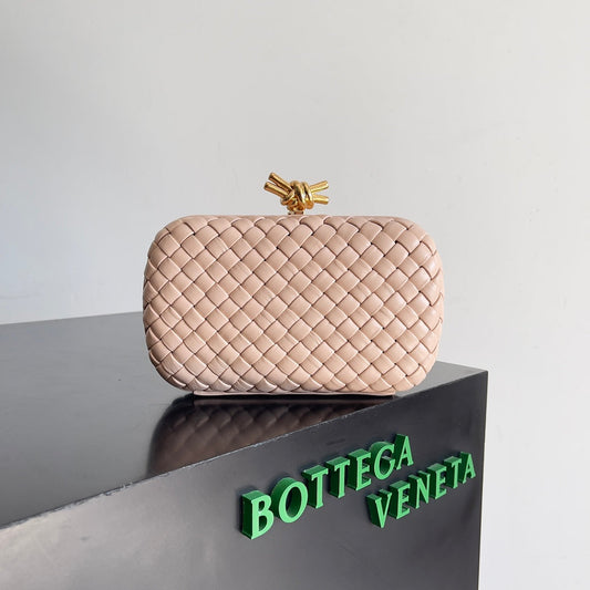 Bottega Veneta CLASSIC KNOT 20 IN LOTUS LAMBSKIN