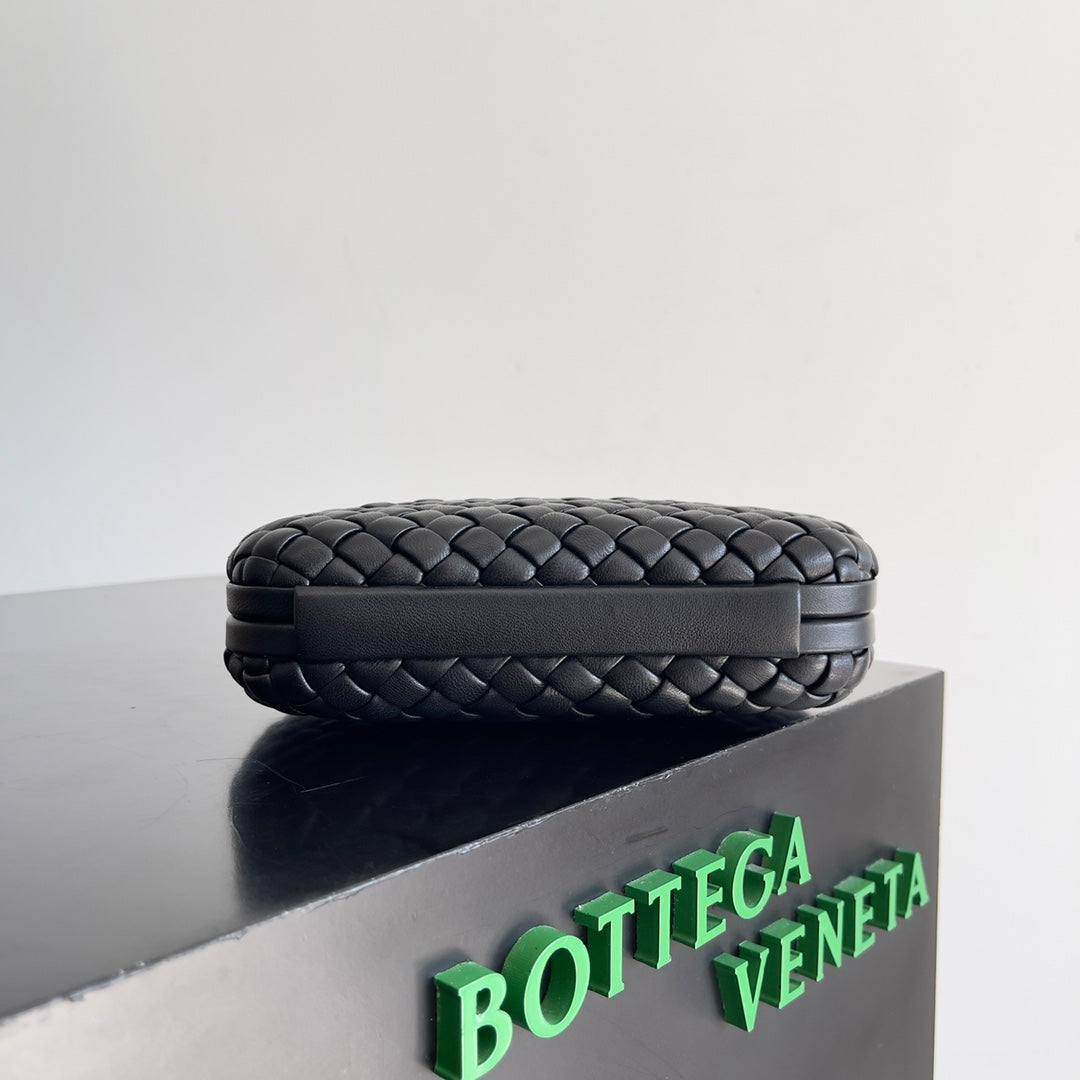 Bottega Veneta CLASSIC KNOT 20 IN BLACK LAMBSKIN