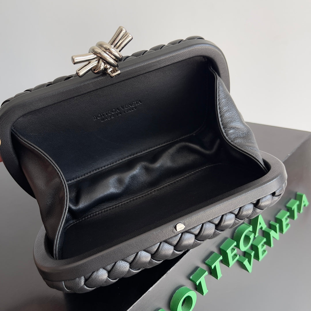 Bottega Veneta CLASSIC KNOT 20 IN BLACK LAMBSKIN