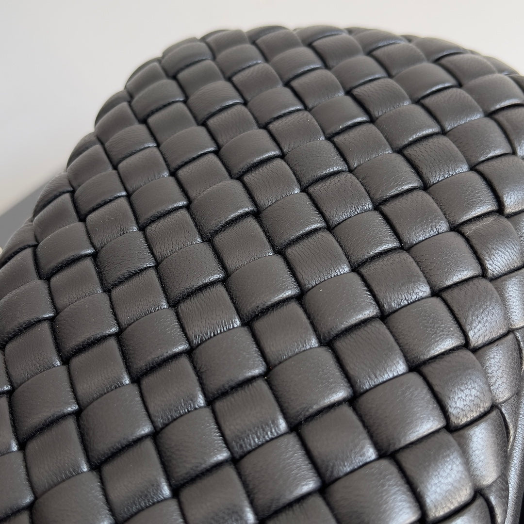 Bottega Veneta CLASSIC KNOT 20 IN BLACK LAMBSKIN