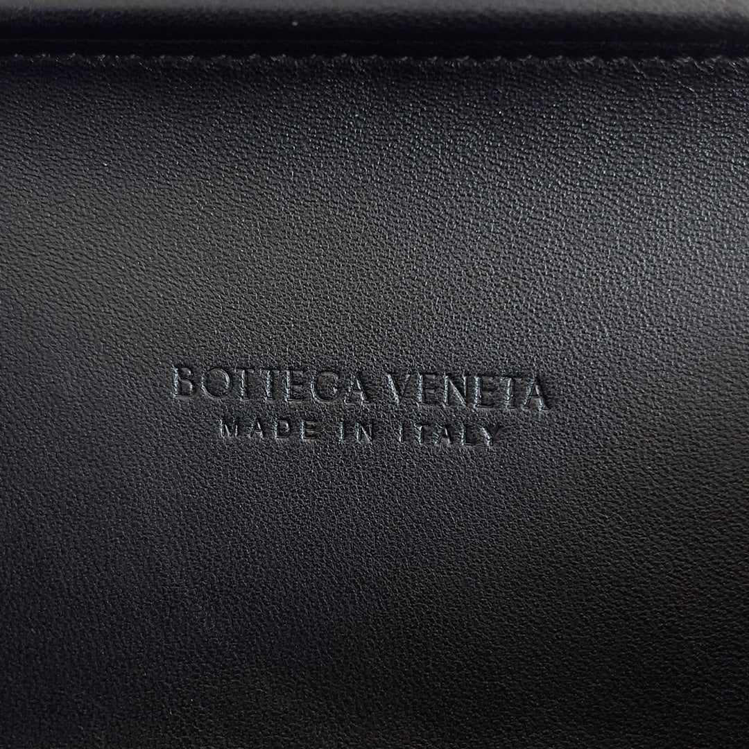 Bottega Veneta CLASSIC KNOT 20 IN BLACK LAMBSKIN