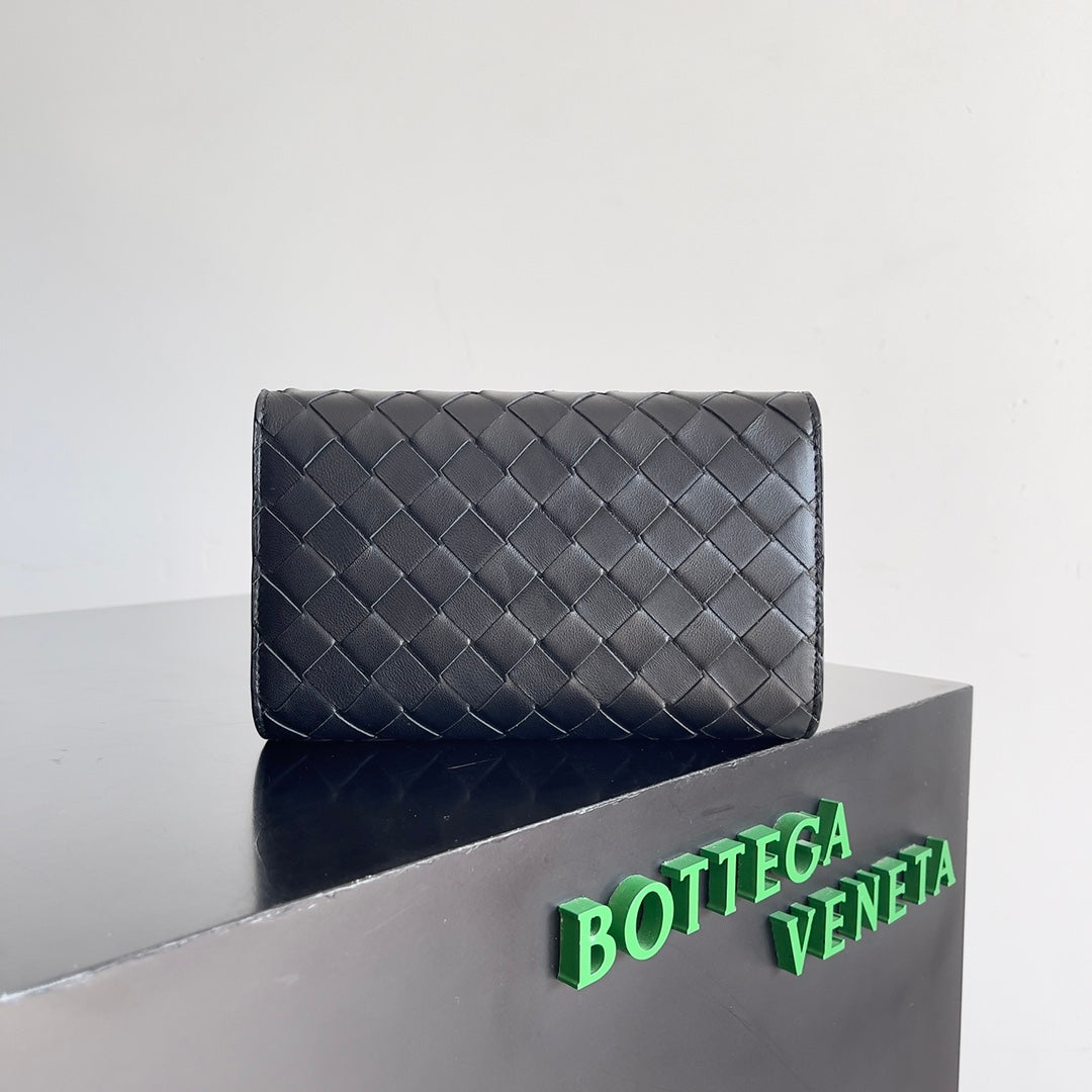 Bottega Veneta ANDIAMO BAG 19 IN BLACK CALFSKIN