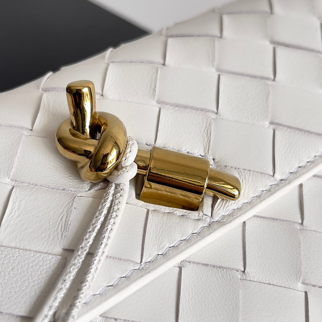 Bottega Veneta ANDIAMO BAG 19 IN WHITE CALFSKIN