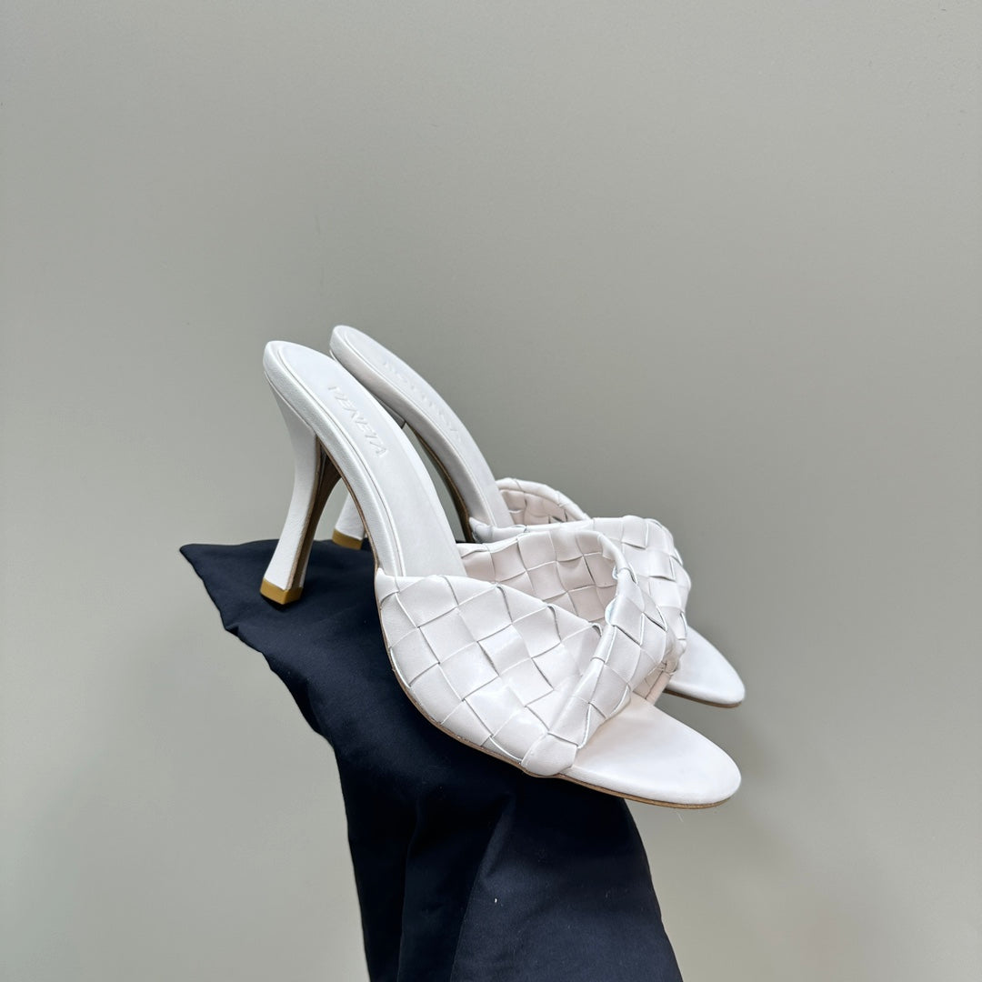 Bottega Veneta blink mule 95 cream lambskin