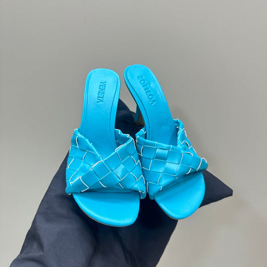 Bottega Veneta blink mule 95 cloud blue lambskin