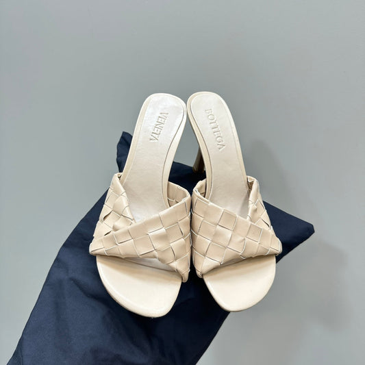 Bottega Veneta blink mule 95 beige lambskin