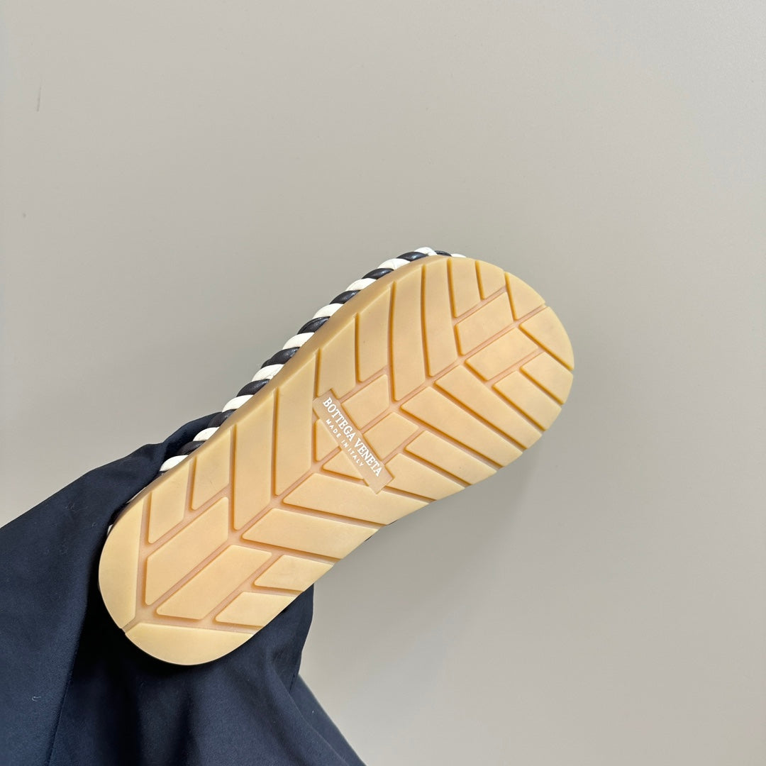 Bottega Veneta jack flat mule white black lambskin