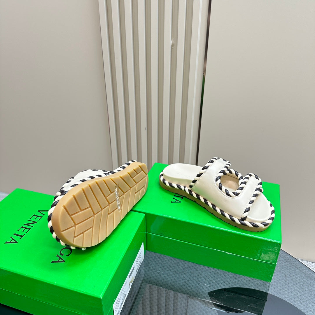 Bottega Veneta jack flat mule white black lambskin